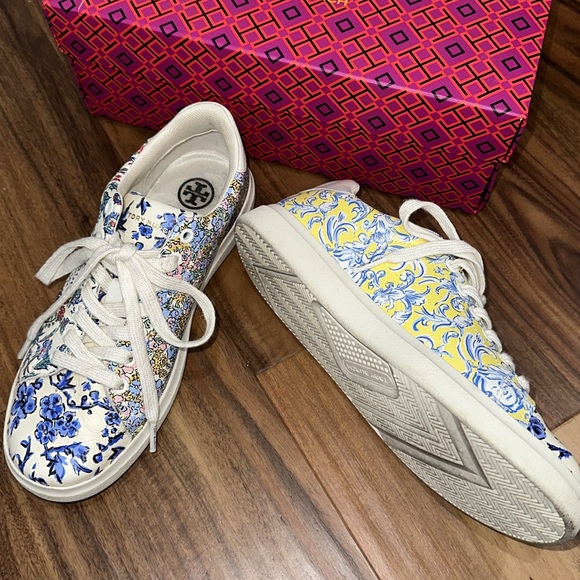 Tory Burch Lace Up Sneakers Leather with Rubber Soles Size: Women’s 6 - Picture 5 of 5